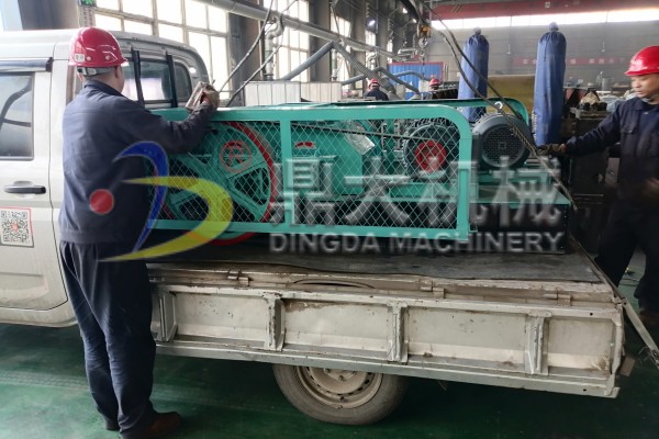 青石對輥制砂機-對輥破碎機設備